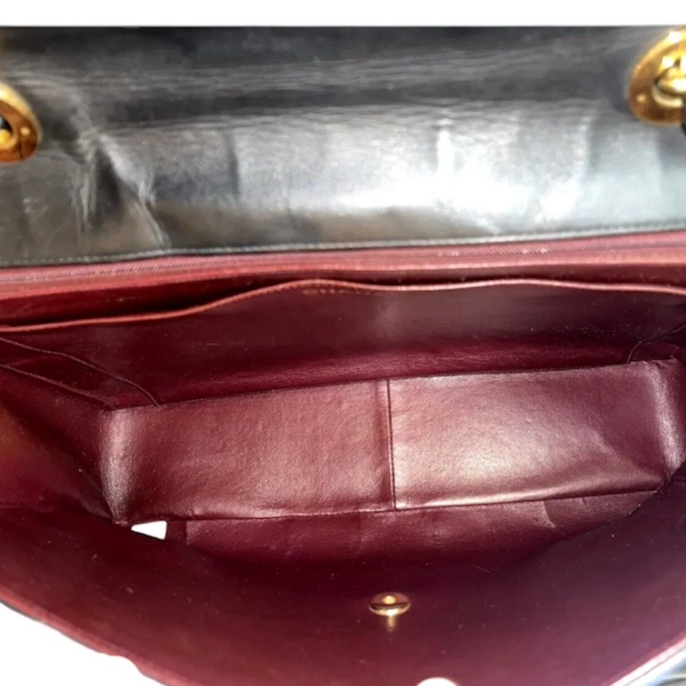 CHANEL Black and Gold Shoulder Bag - Picture 16 of 17
